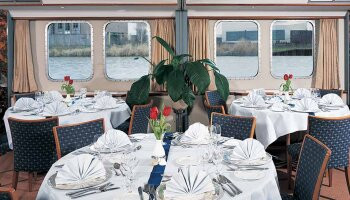 1548638506.9805_r679_Viking River Cruises Viking Schumann Interior Restaurant.jpg
